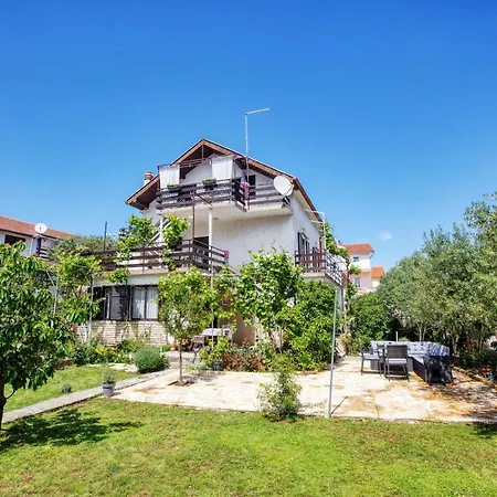 With Parking Space - 15228 Appartement Vodice