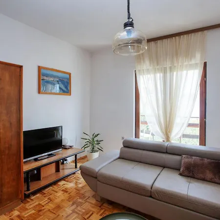 Apartment With A Parking Space - 15228 Vodice