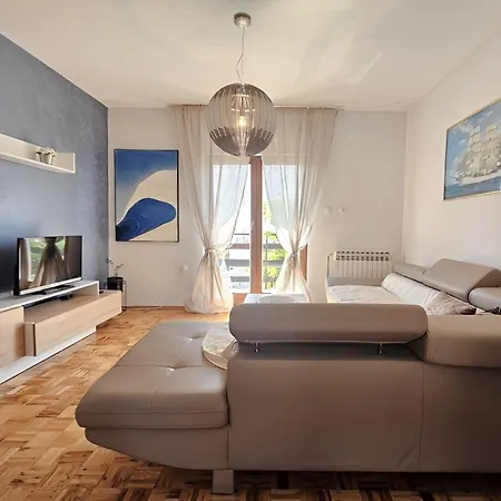 Appartement With Parking Space - 15228 Vodice