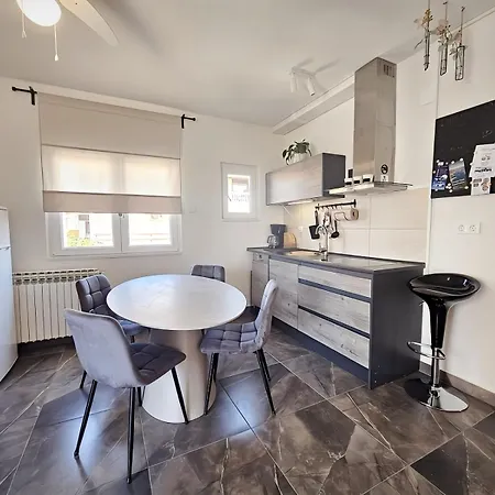 Appartement With Parking Space - 15228