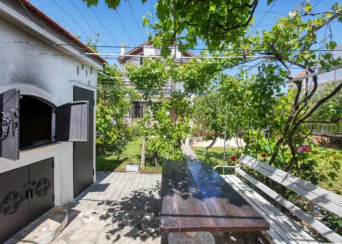 Appartement With Parking Space - 15228 Vodice